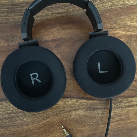 AKG Acoustics K550 Headphones - Picture 3 of 10